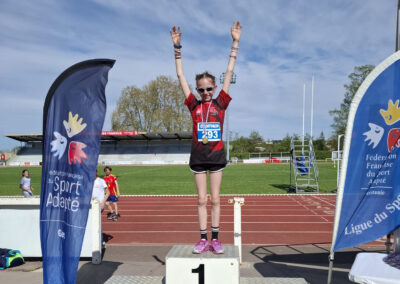 LÉA, NOUVELLE CHAMPIONNE RÉGIONALE DE PARA-ATHLÉTISME SAJ ! 🏆